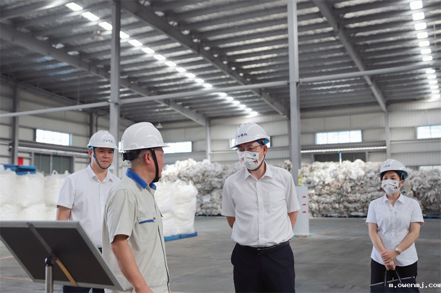 邱潮涌“四不两直”赴盐业集团钦州、南宁片区企业开展国庆节前安全检查